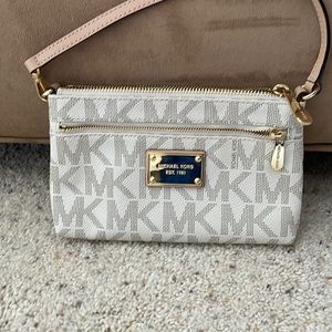 Michael Kors wristlet